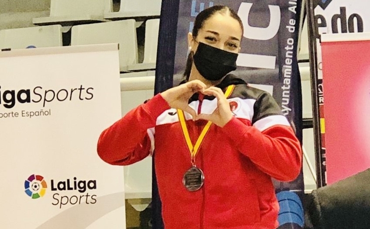 Histórica plata de Paola García en la Liga Nacional de Karate senior