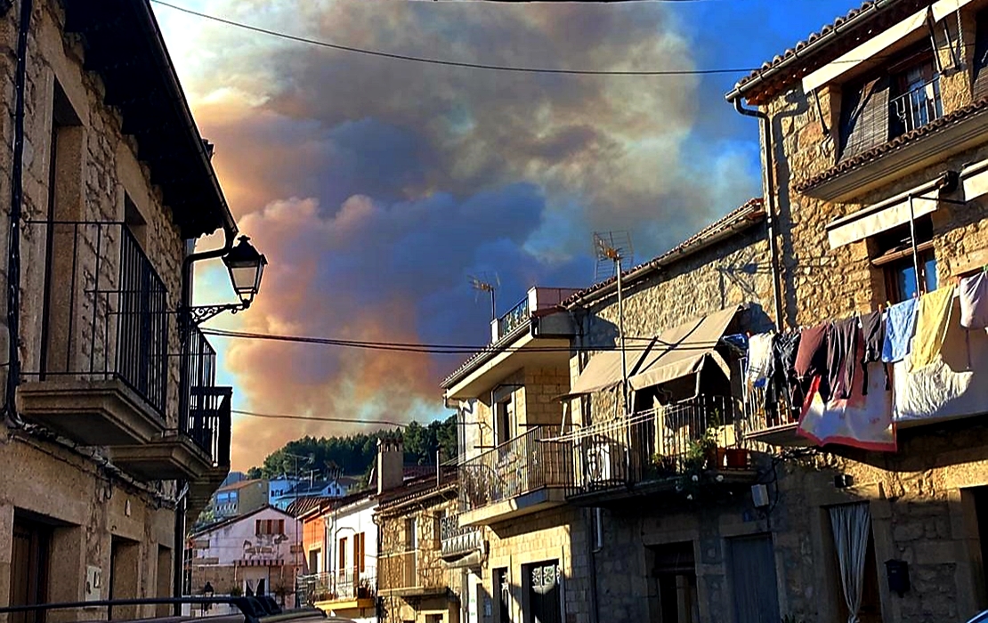 Un incendio forestal preocupa a los vecinos de Valverde del Fresno (Cáceres)