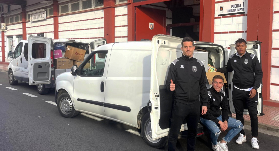 El Mérida entrega todo el material recogido en el estadio para el pueblo ucraniano