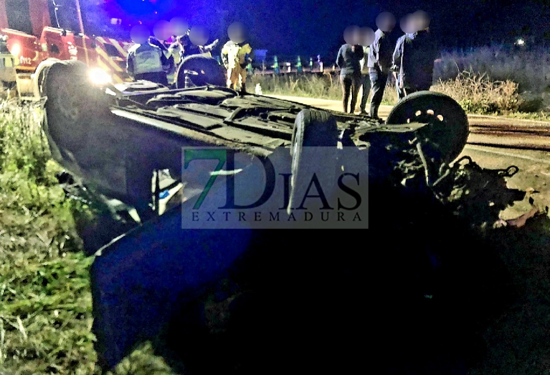 Un joven queda atrapado tras un accidente de tráfico en un camino cerca de Guareña (BA)
