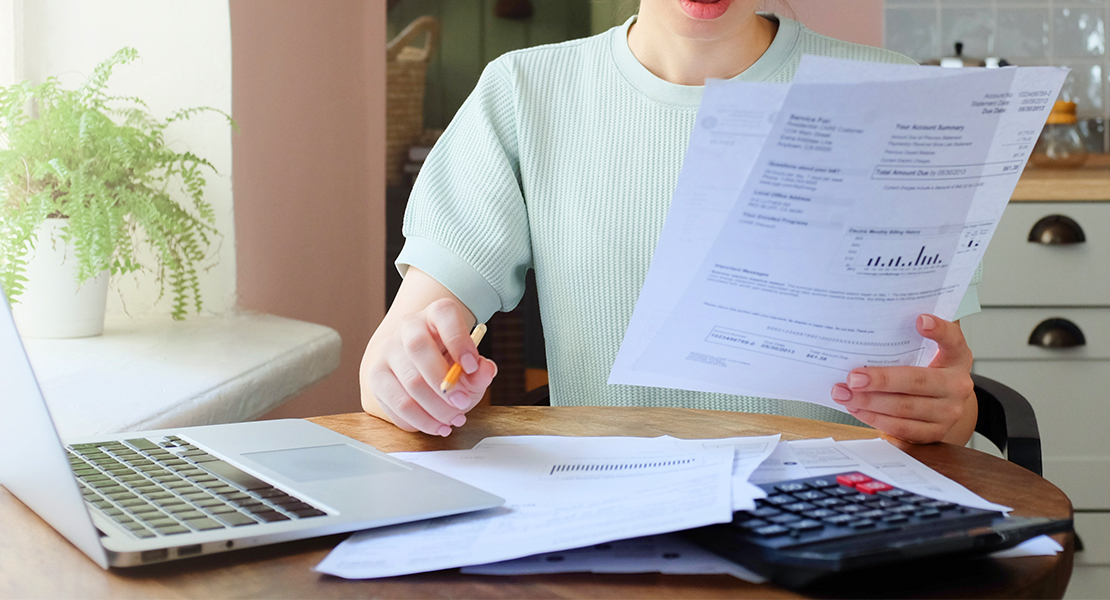 Sigue estos consejos para ahorrar más de 40€ al mes en la factura eléctrica
