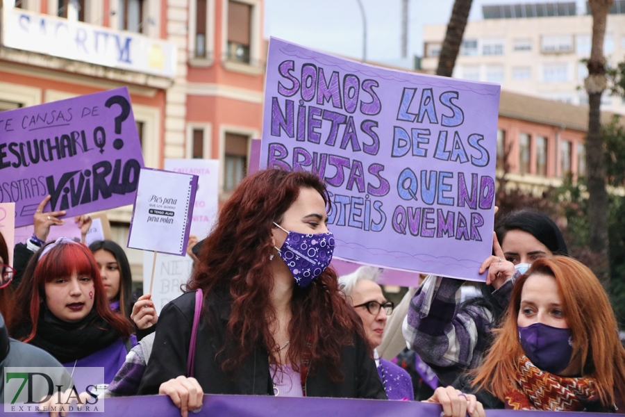 El 8M moviliza a miles de personas en Badajoz