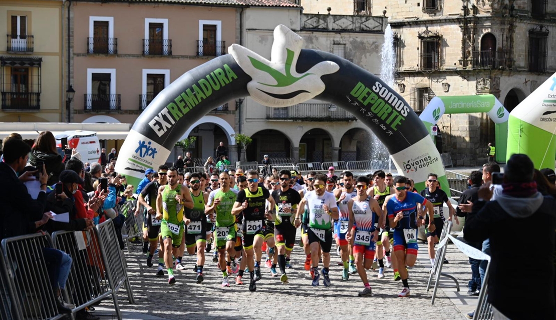 Luis Manuel González e Irene Cascajosa ganan el II Duatlón Ciudad de Trujillo