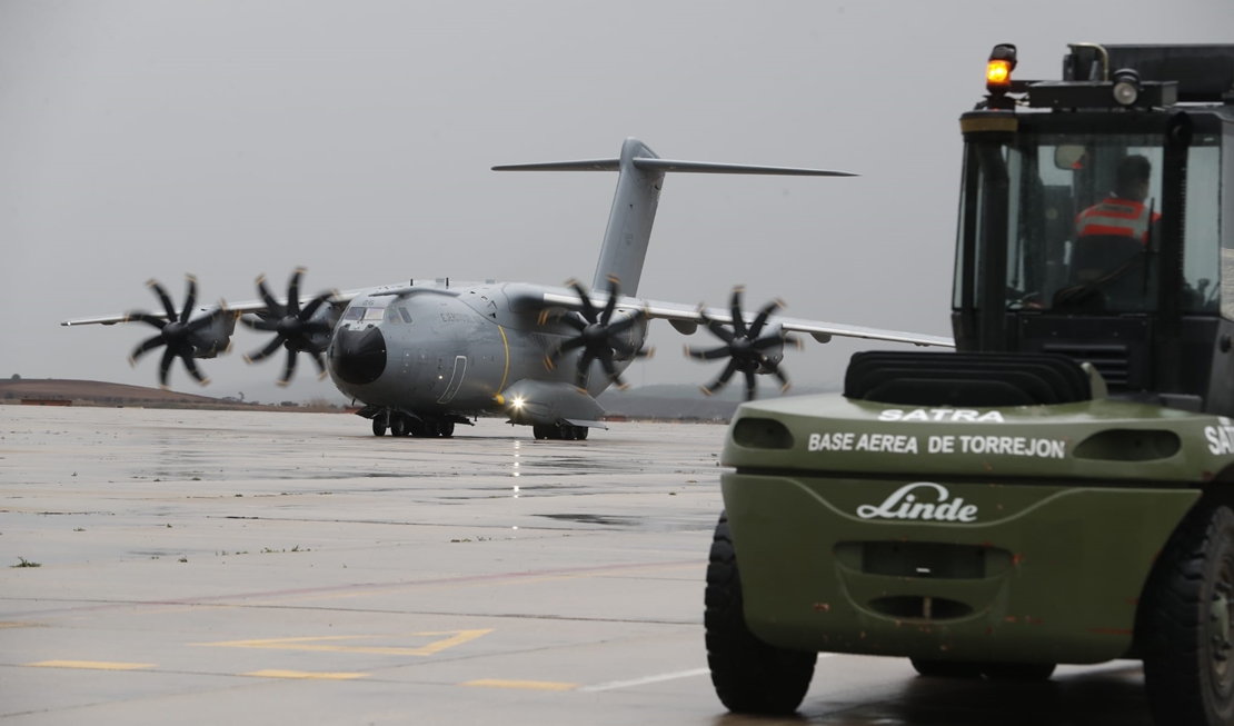 Llega a España un avión con 25 niños ucranianos enfermos de cáncer y sus familias