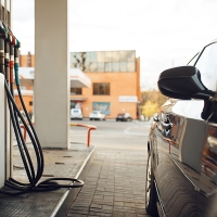 El Gobierno anuncia que va a bajar el precio de la gasolina, la luz y el gas