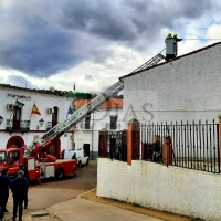 Incendio en una vivienda de Cañamero (CC) por una chimenea