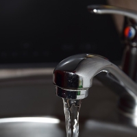 El PSOE mantiene el canon del agua que se comprometió a eliminar cuando era oposición