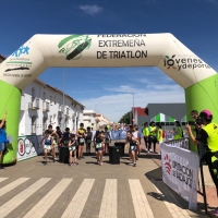 Villafranca de los Barros reúne a los jóvenes valores del triatlón extremeño