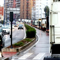 Nueva jornada de huelga: camiones y tractores cruzan Badajoz