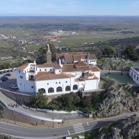 Una Extremadura Digna: “Vara se empeña en destrozar la montaña de Cáceres”