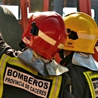 Bomberos de Navalmoral rescatan a una mujer en La Vera