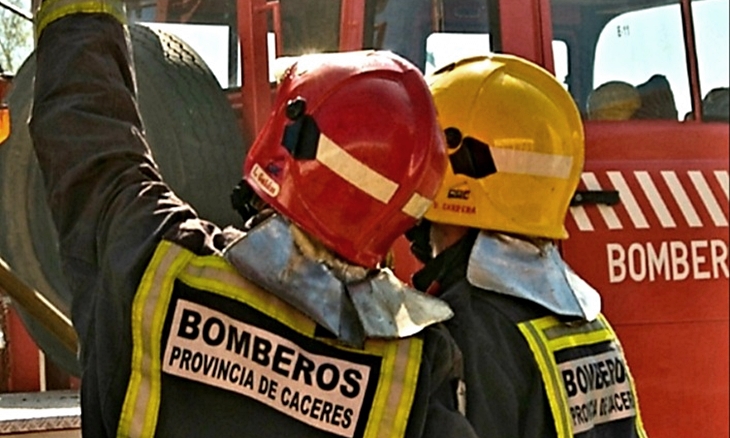 Bomberos de Navalmoral rescatan a una mujer en La Vera