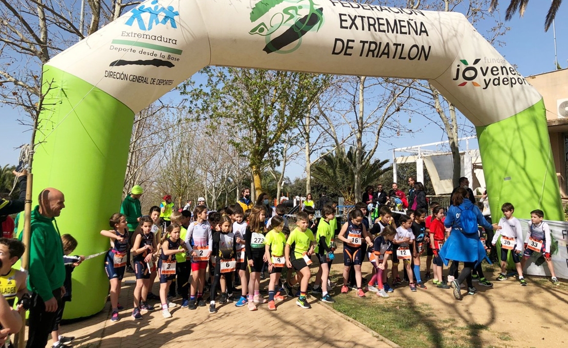 Villafranca de los Barros vibra con el potencial del triatlón extremeño