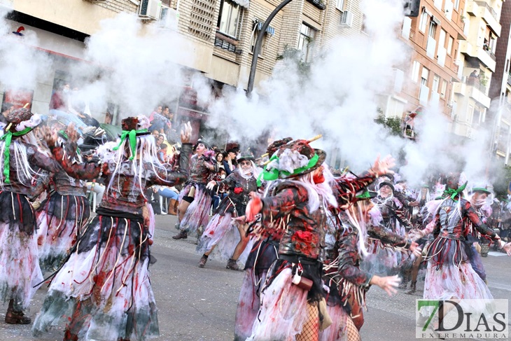 Piden a las comparsas de Badajoz desfilar en Cáceres para potenciar su carnaval