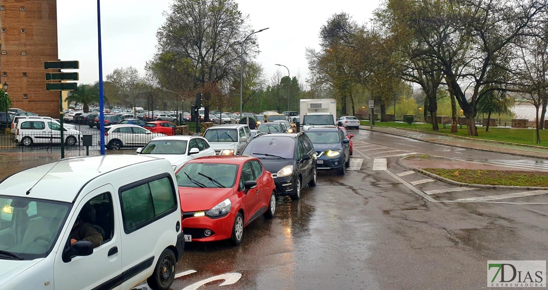 Nueva jornada de huelga: camiones y tractores cruzan Badajoz