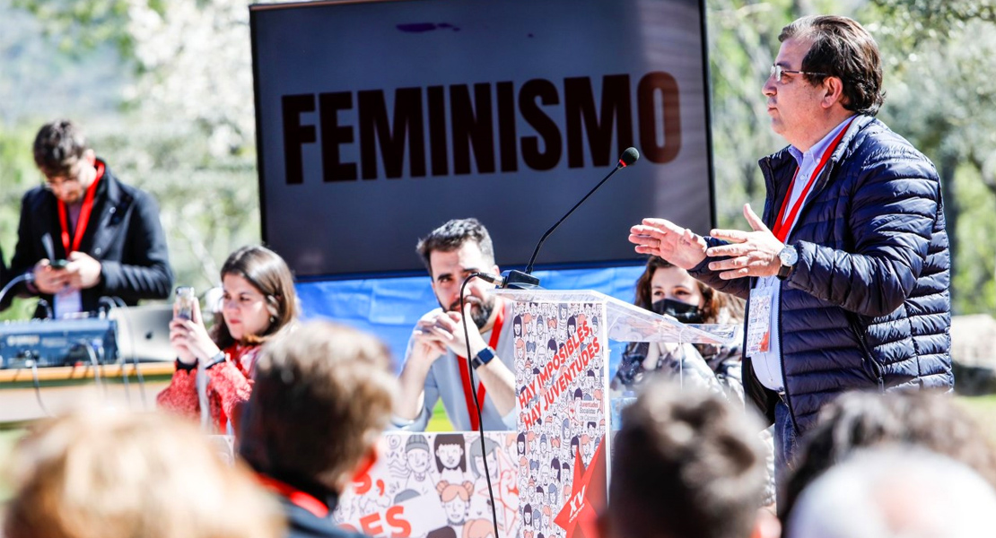 “Pido a los jóvenes que sigáis pensando locuras, muchas de ellas acaban en el BOE”