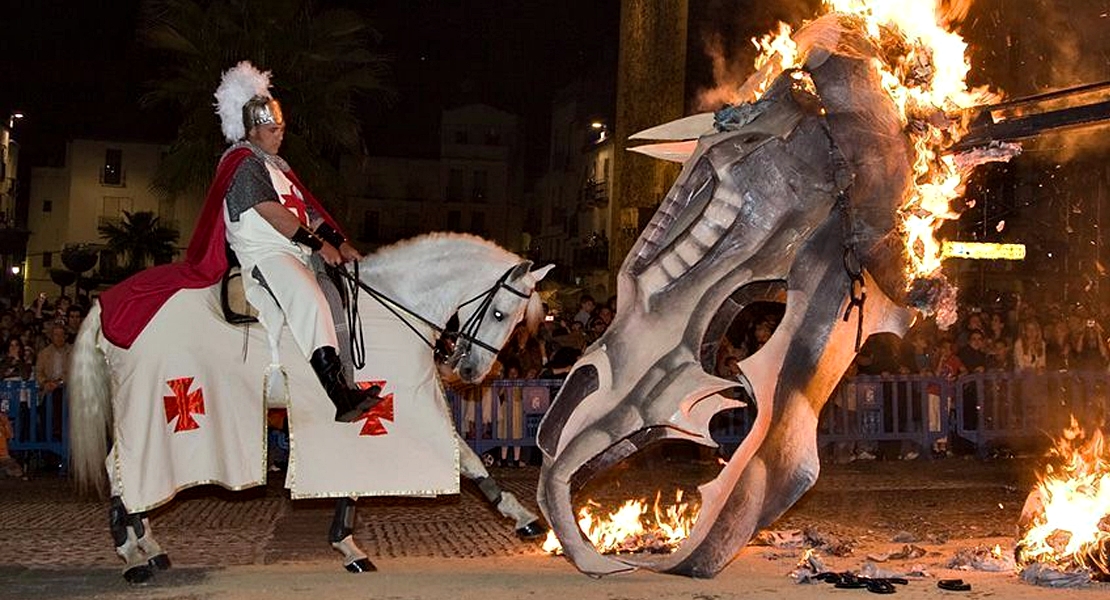 Un dragón de 14 metros de largo arderá en la Plaza Mayor de Cáceres
