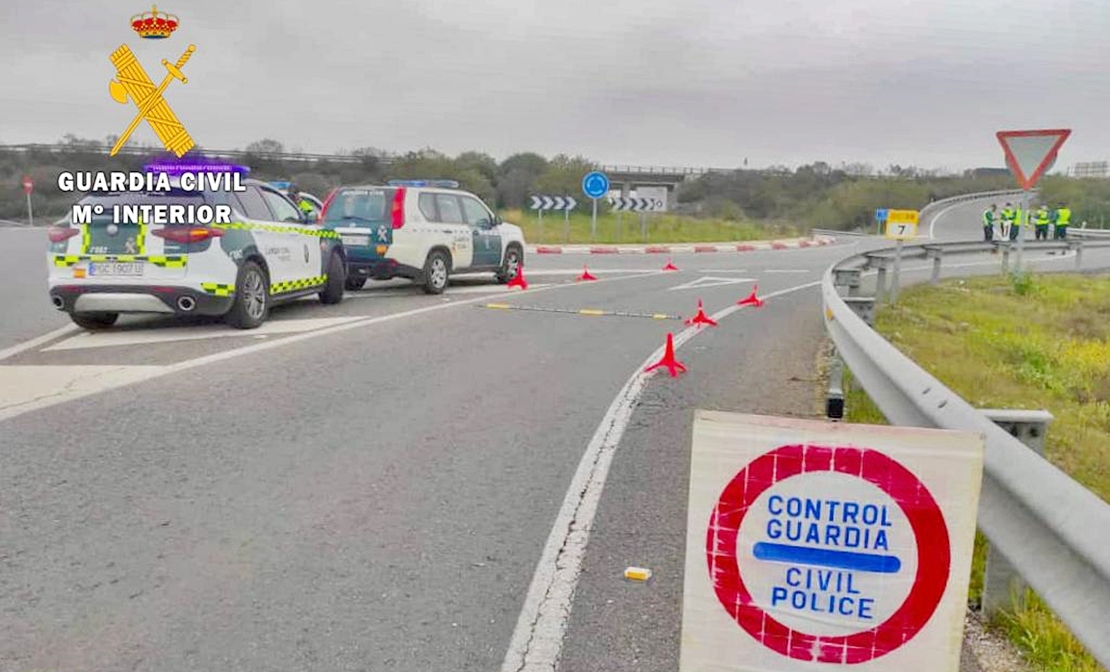 Se da a la fuga en un control y conduce drogado por la A-5 a su paso por Extremadura