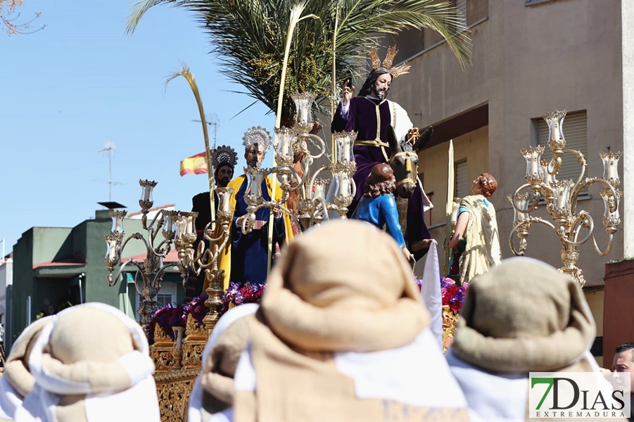 Badajoz disfruta del Domingo de Ramos bajo un sol espléndido