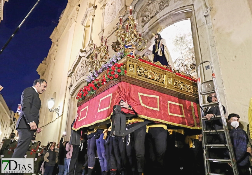 Finalmente la lluvia permitió que el Lunes Santo sacase sus pasos a las calles de Badajoz