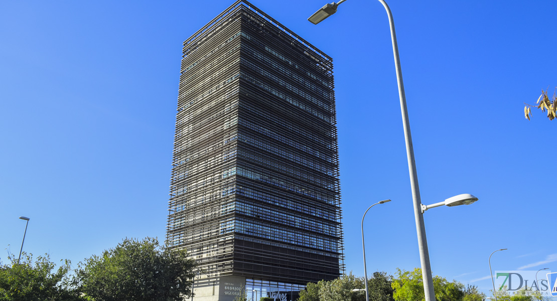 Cuáles son los edificios más altos de las tres ciudades más grandes de Extremadura