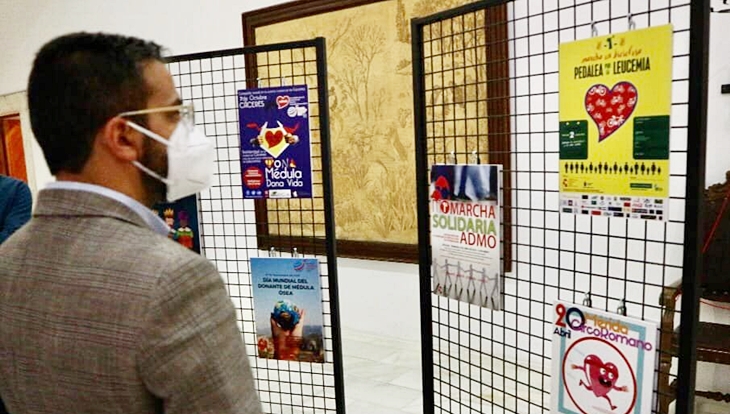 Una exposición de 25 carteles recorre la vida de la ADMO en Extremadura
