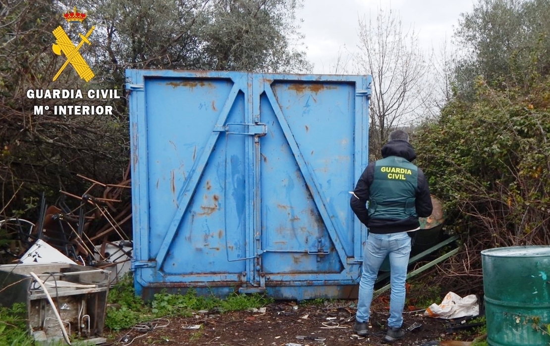 La Guardia Civil desmantela dos depósitos ilegales de chatarra en Valencia de Alcántara