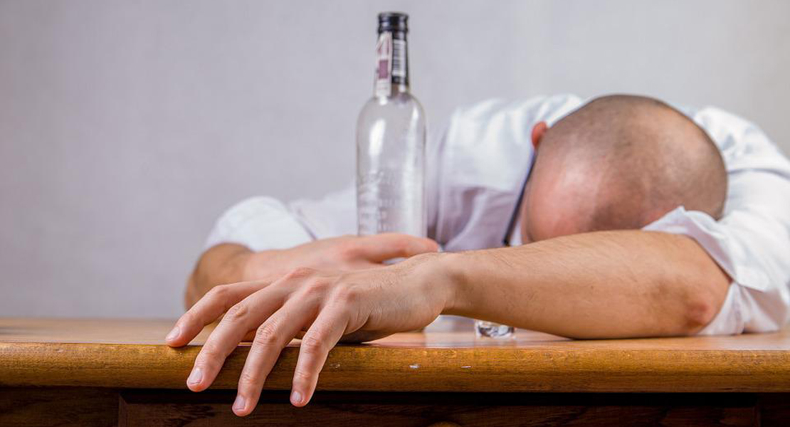 Por qué fases para el cuerpo humano en una intoxicación etílica
