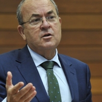 Vara rechaza la bajada de impuestos propuesta por Monago en la Asamblea