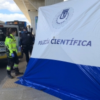 Fallece un niño de 3 años atropellado por un autobús en Barajas