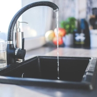 Promedio mejora la red de abastecimiento de agua en 52 municipios pacenses