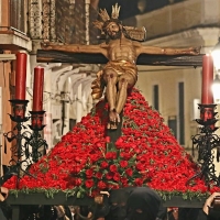 El Silencio de San Roque procesiona la madrugada del Viernes Santo en Badajoz
