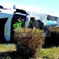 Bomberos del CPEI excarcelan al conductor de un camión en un accidente en Azuaga (BA)