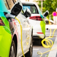 En España ya circulan 674.000 coches híbridos y eléctricos