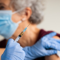 COVID 19: incidencia en riesgo alto y cuarta dosis de refuerzo