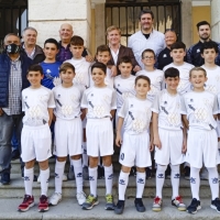Los alevines del Flecha Negra son recibidos en el Ayuntamiento