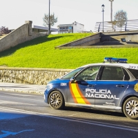 La delegada del Gobierno defiende el trabajo de la Policía Nacional en Extremadura