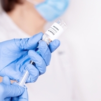 Qué es la pirexia, el efecto secundario más común de las vacunas contra el Covid