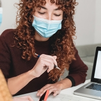 Tu empresa decidirá si tienes que llevar la mascarilla en el trabajo o no
