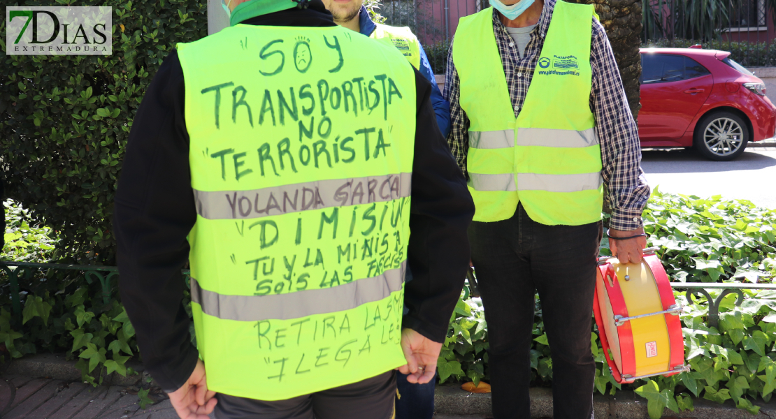 REPOR - Transportistas se manifiestan frente a Delegación del Gobierno en Badajoz