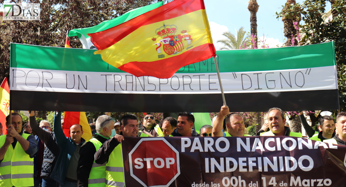 REPOR - Transportistas se manifiestan frente a Delegación del Gobierno en Badajoz