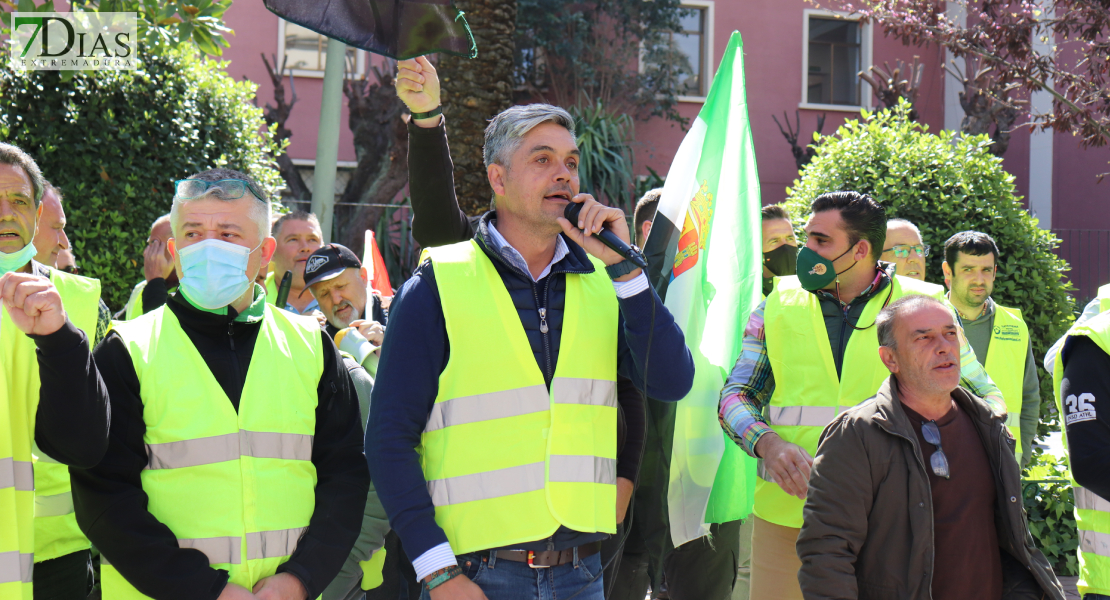 REPOR - Transportistas se manifiestan frente a Delegación del Gobierno en Badajoz