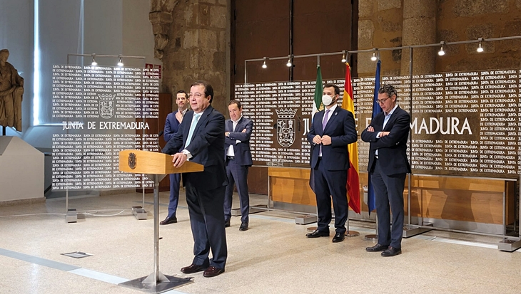 Vara: “En Extremadura hay que estar todo el día preguntado qué se puede hacer y donde”
