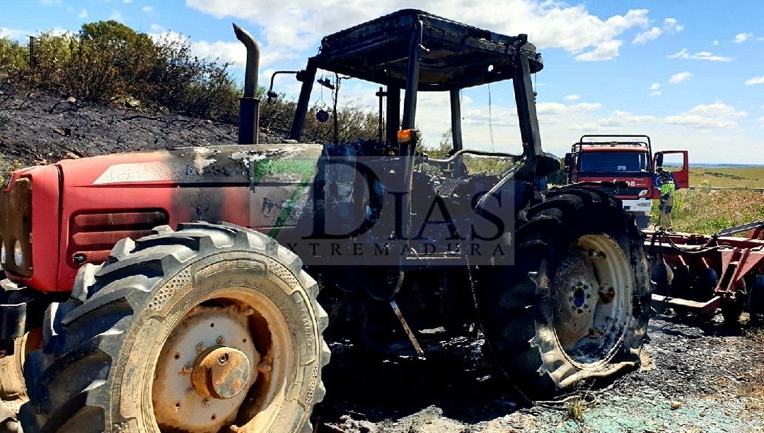 Bomberos del CPEI evitan la propagación de un incendio originado en un tractor