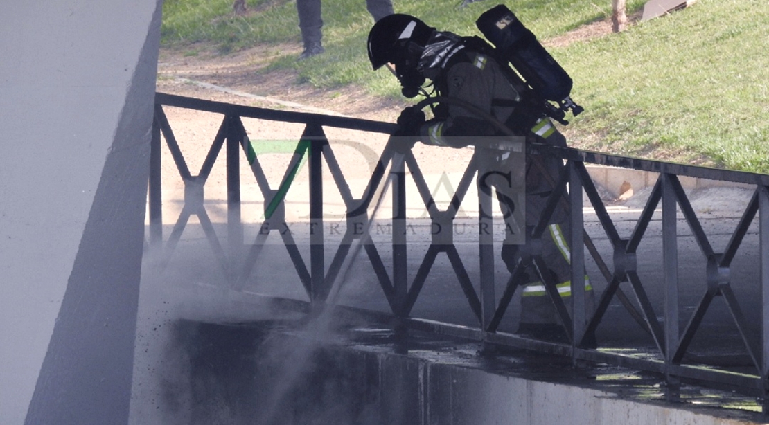 Un incendio calcina una barraca ubicada debajo del Puente de Rivillas