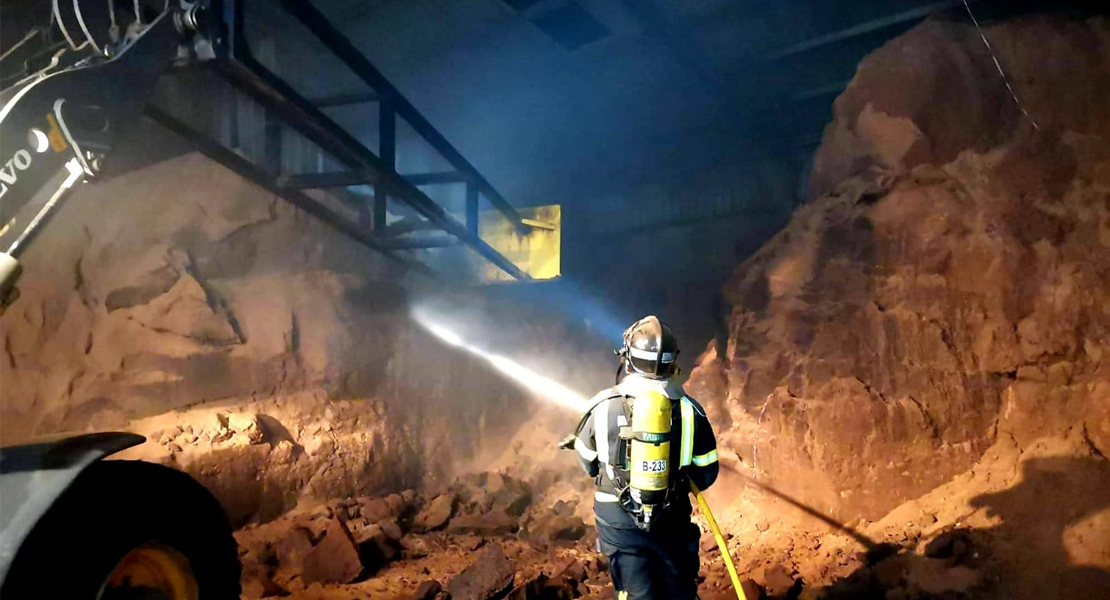 Un incendio durante el fin de semana deja graves desperfectos en una nave de Higuera de Vargas (BA)