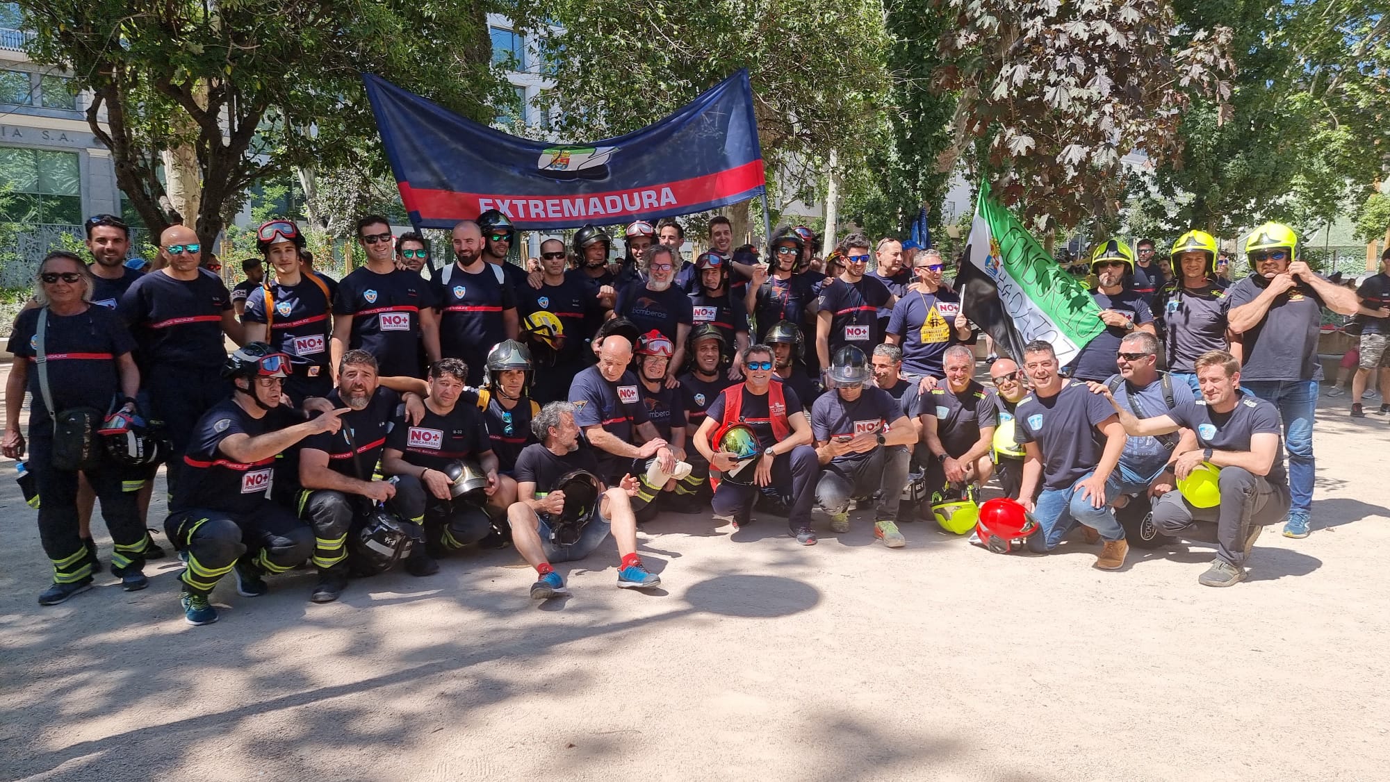 Los bomberos presionan en Madrid para conseguir la aprobación de una ley básica reguladora