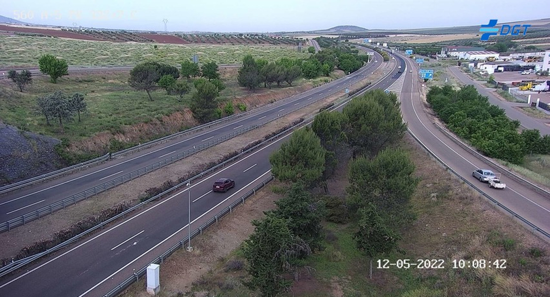 Mantienen un carril cerrado en la A-5 por un accidente a la altura de Mérida