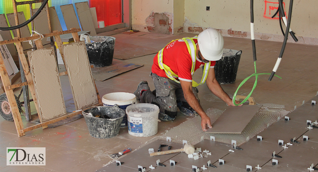 Visita a las obras del centro social de Valdepasillas