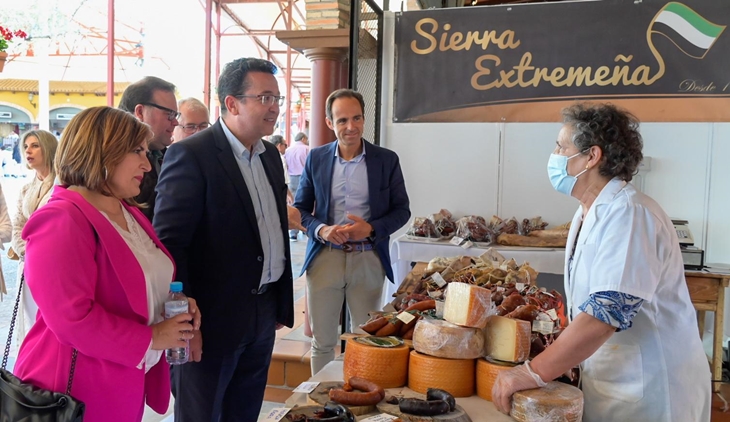 Manzano lamenta la falta de ayudas para el sector del ibérico